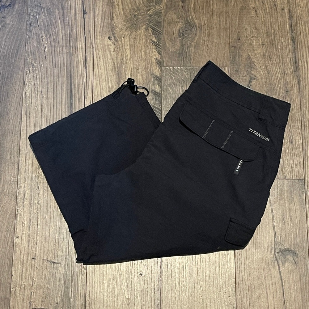 Columbia Titanium Women 8 Black Cargo Capris Packable Hiking Pants TL8257